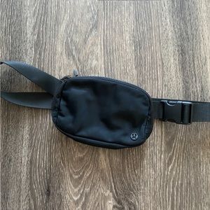 Lululemon Wear Everywhere black belt bag